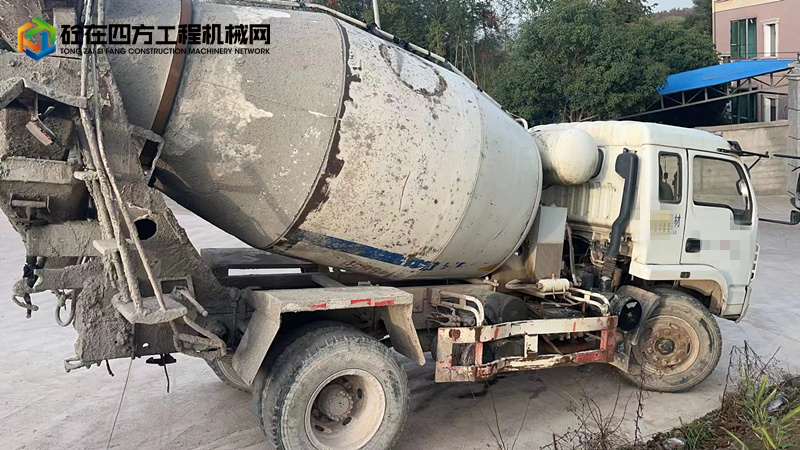 https://images.tongzsf.com/tong/truck_machine/20230505/16454776a6cc5f.jpg