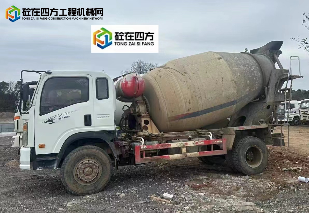 https://images.tongzsf.com/tong/truck_machine/20231222/16584e3a688298.jpg