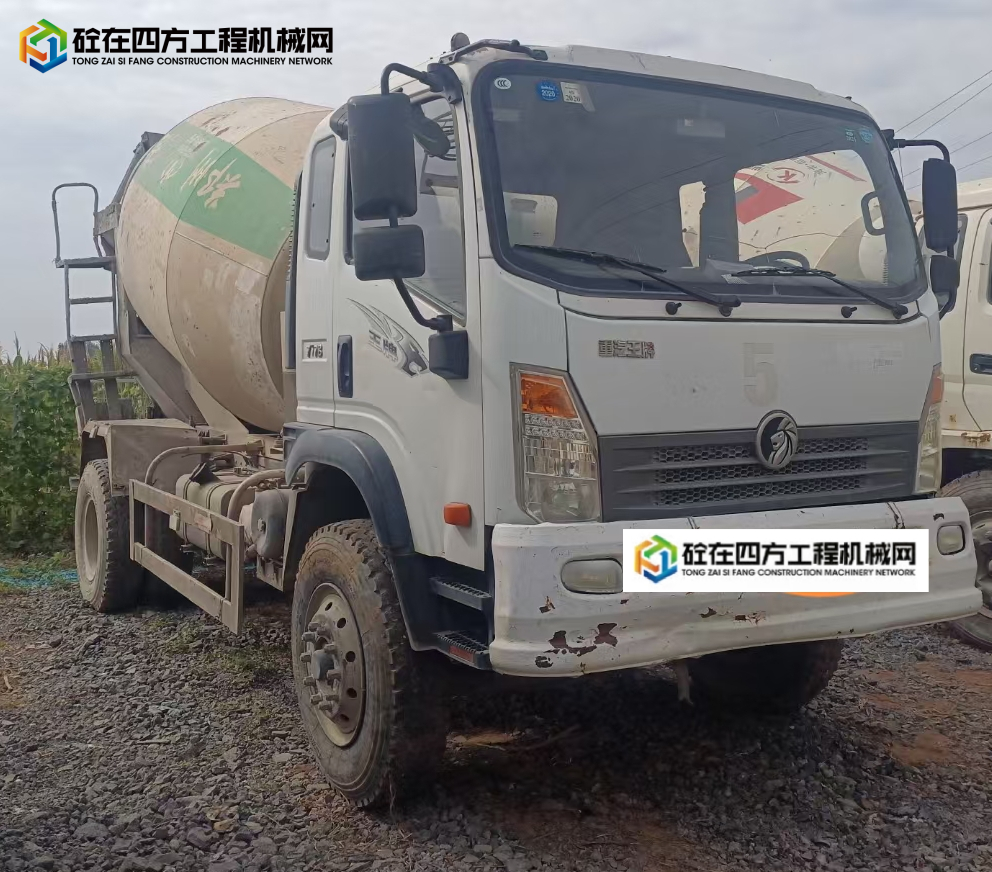 https://images.tongzsf.com/tong/truck_machine/20241023/1671858cf9a576.jpg