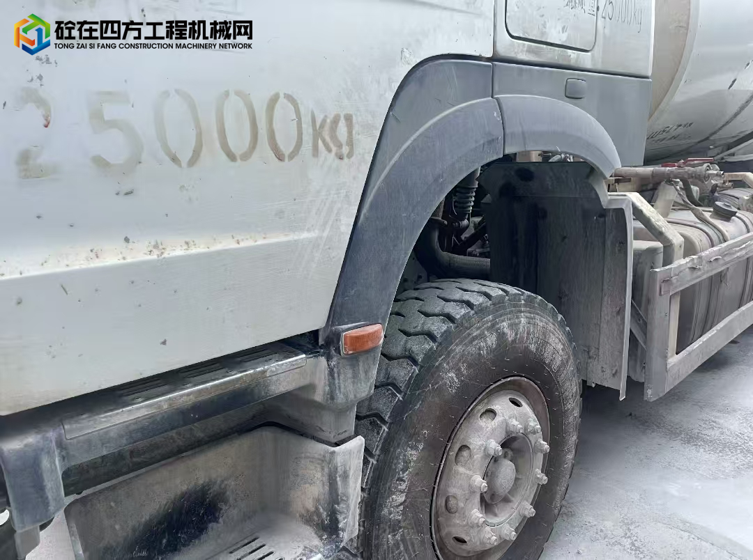 https://images.tongzsf.com/tong/truck_machine/20241206/16752b8fbb2c44.jpg