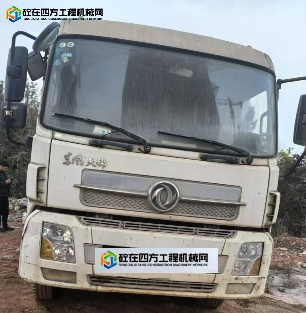 https://images.tongzsf.com/tong/truck_machine/20250109/1677f499f7b7c2.jpg