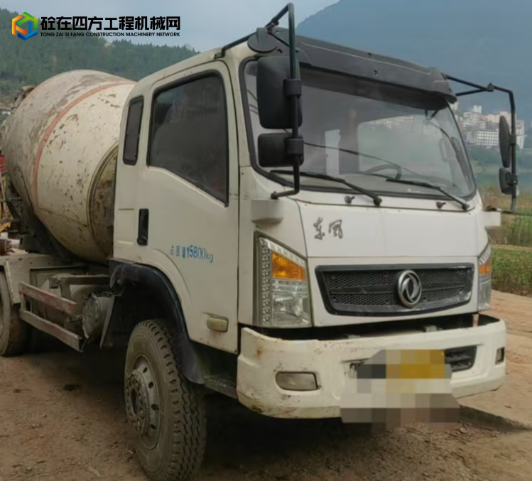 https://images.tongzsf.com/tong/truck_machine/20250109/1677fd2b57e1a3.jpg