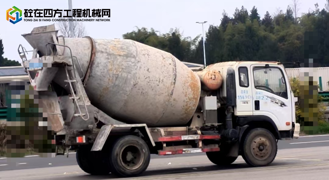 https://images.tongzsf.com/tong/truck_machine/20250216/167b1e2fd58926.jpg