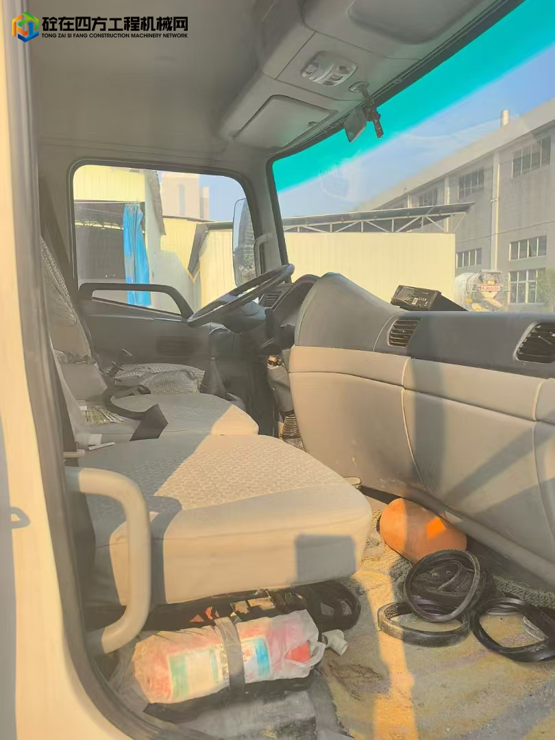 https://images.tongzsf.com/tong/truck_machine/20250403/167ede5130ab28.jpg