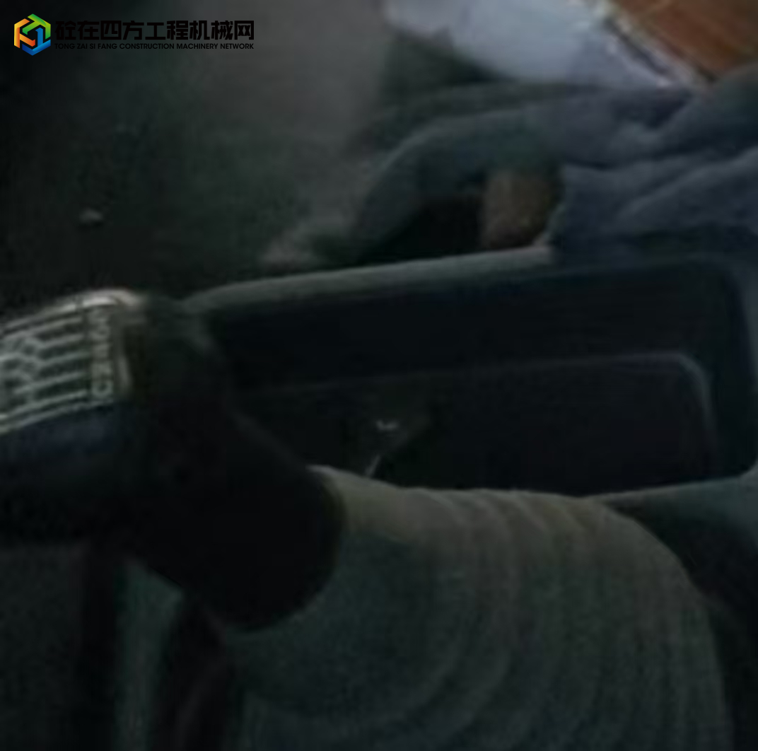 https://images.tongzsf.com/tong/truck_machine/20250417/168005b87cd6ed.jpg