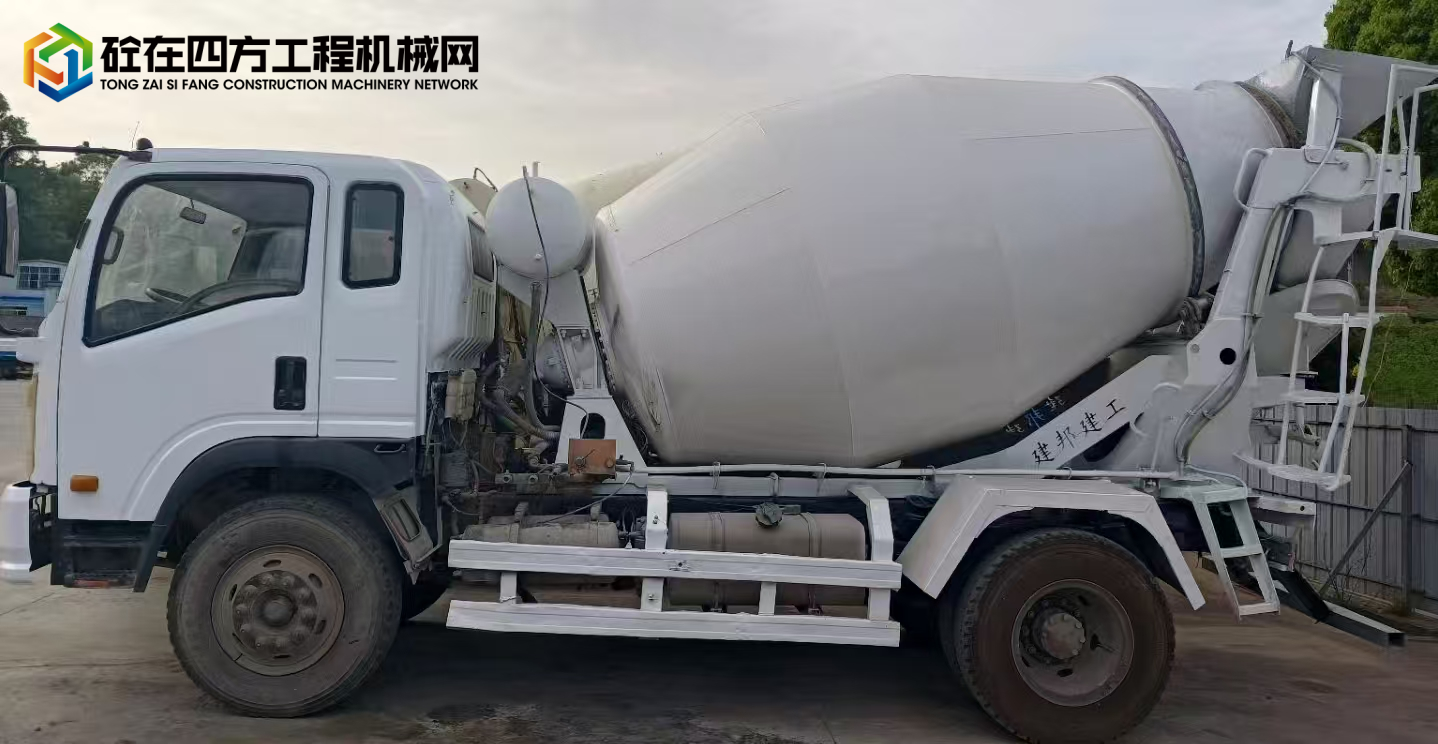 https://images.tongzsf.com/tong/truck_machine/20250425/1680adf91de45f.jpg