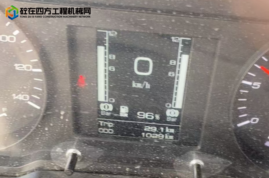 https://images.tongzsf.com/tong/truck_machine/20250505/16818a7f6a2cb5.jpg