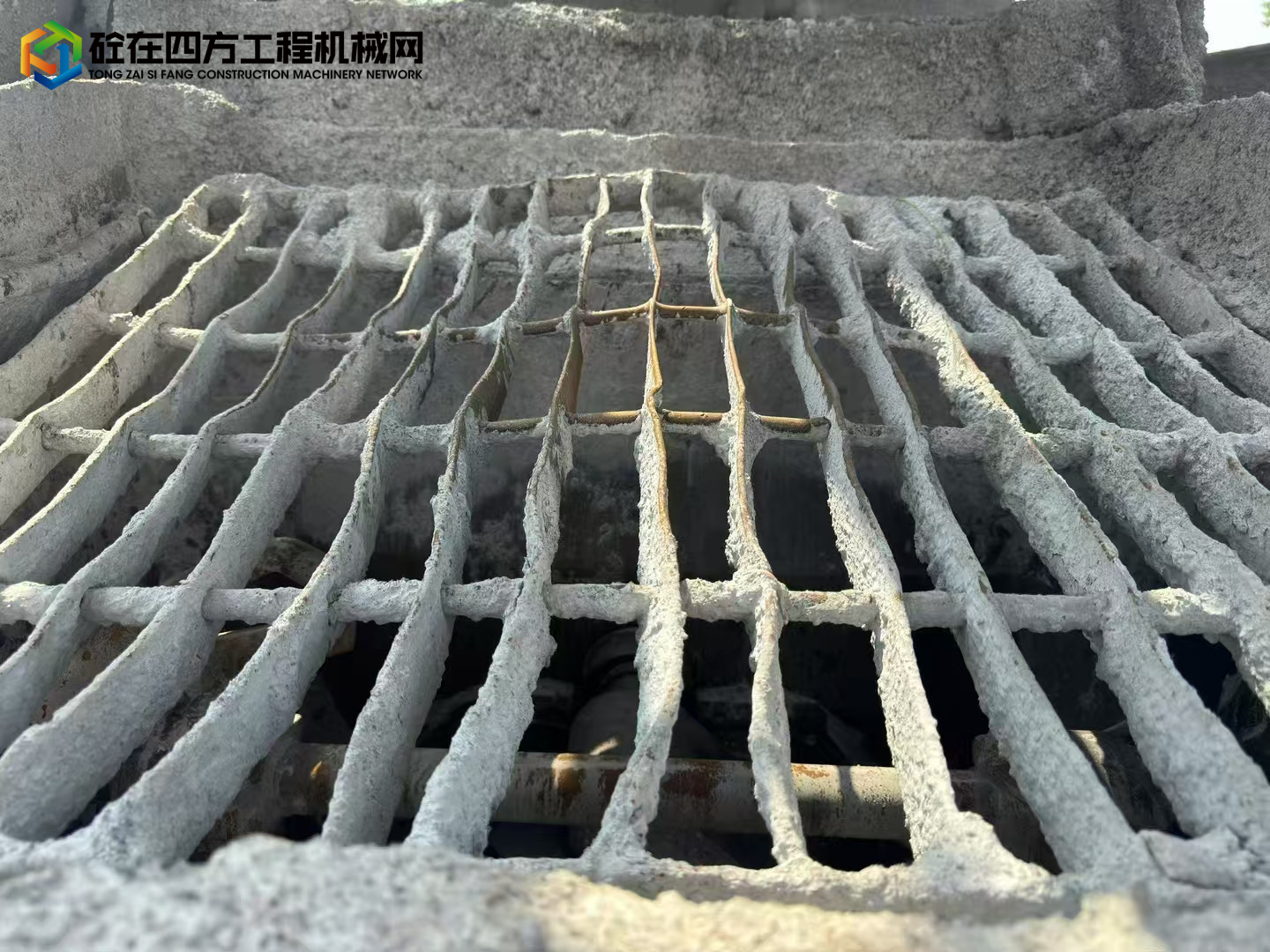 https://images.tongzsf.com/tong/truck_machine/20250506/168197aeac2192.jpg