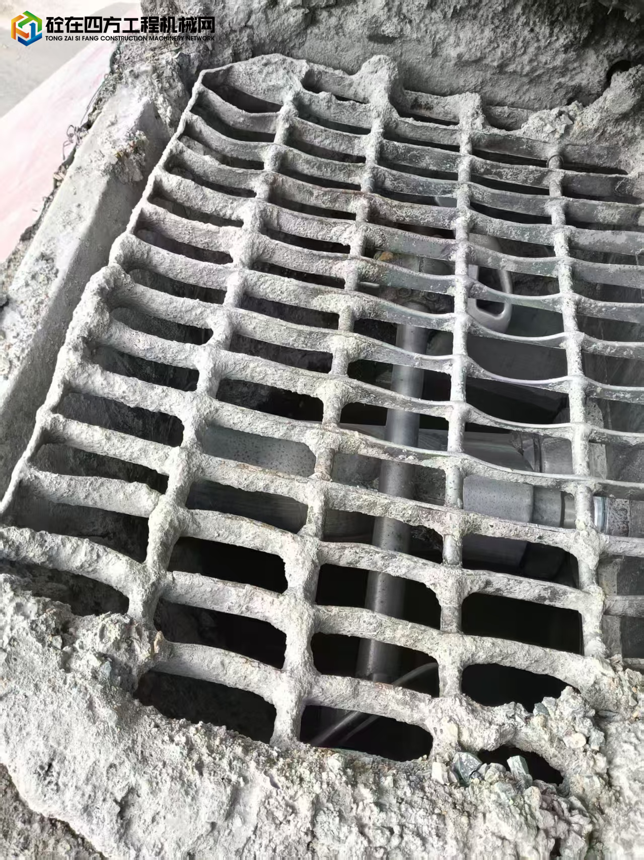 https://images.tongzsf.com/tong/truck_machine/20250520/1682c2c0ba584e.jpg
