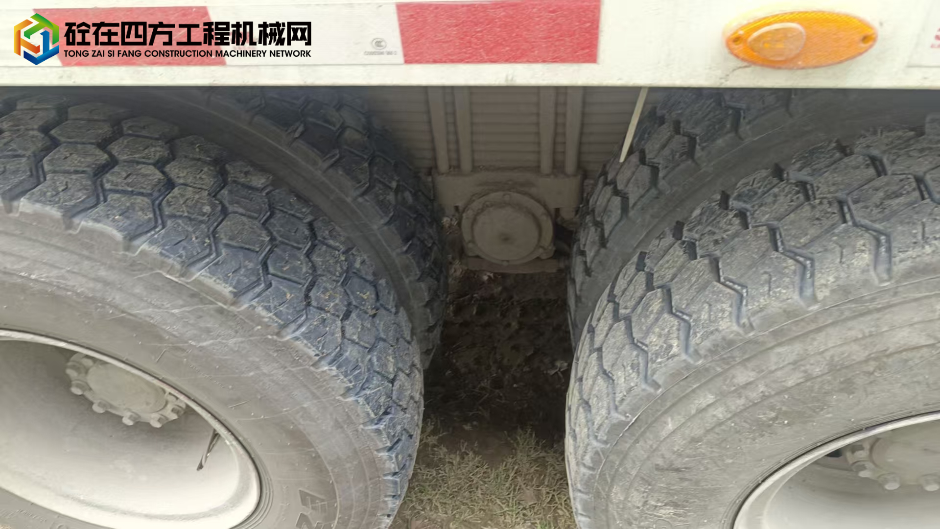 https://images.tongzsf.com/tong/truck_machine/20250625/1685ba10b4fc9e.jpg