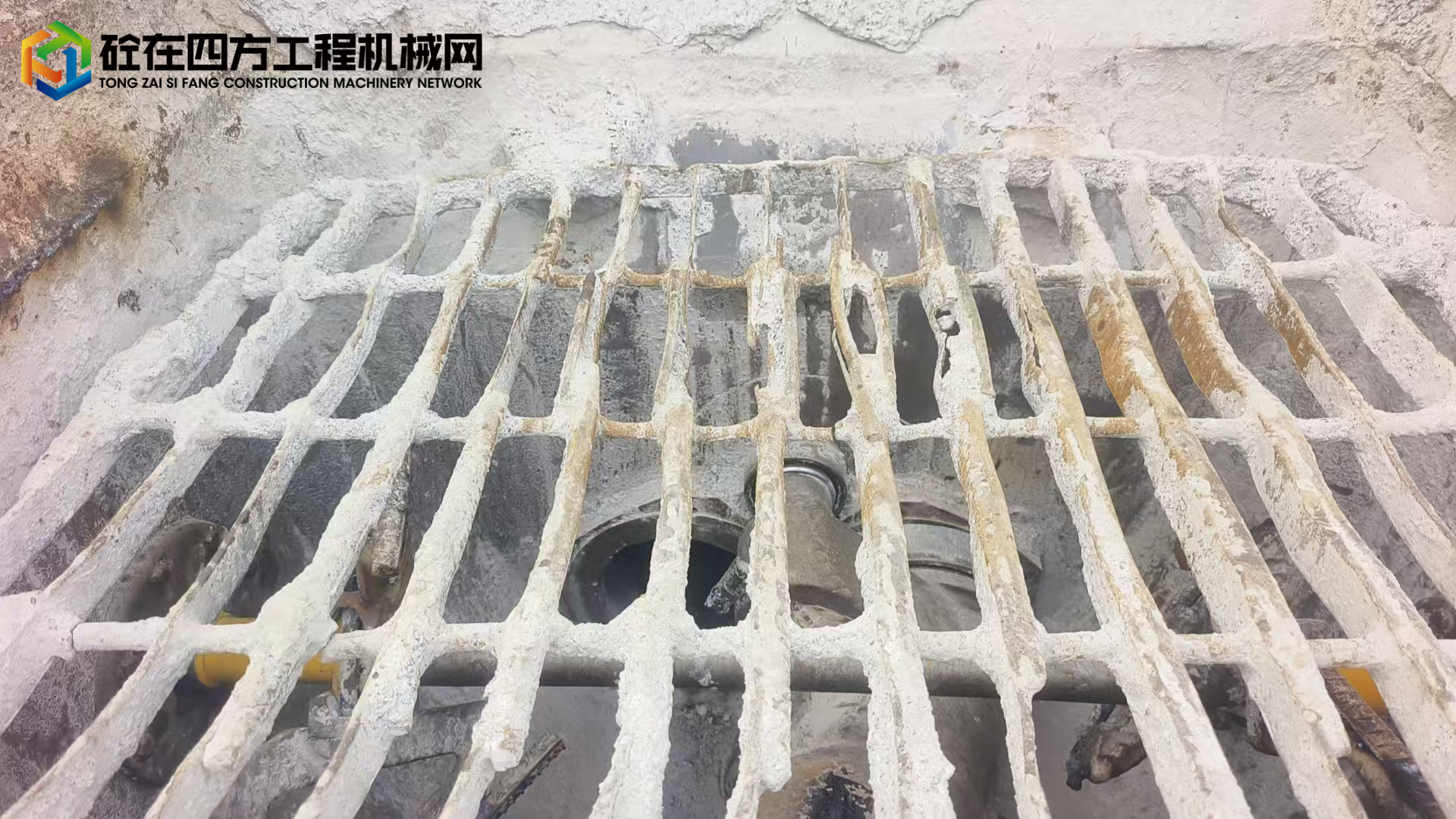 https://images.tongzsf.com/tong/truck_machine/20250703/16865ee8fc0a3b.jpg
