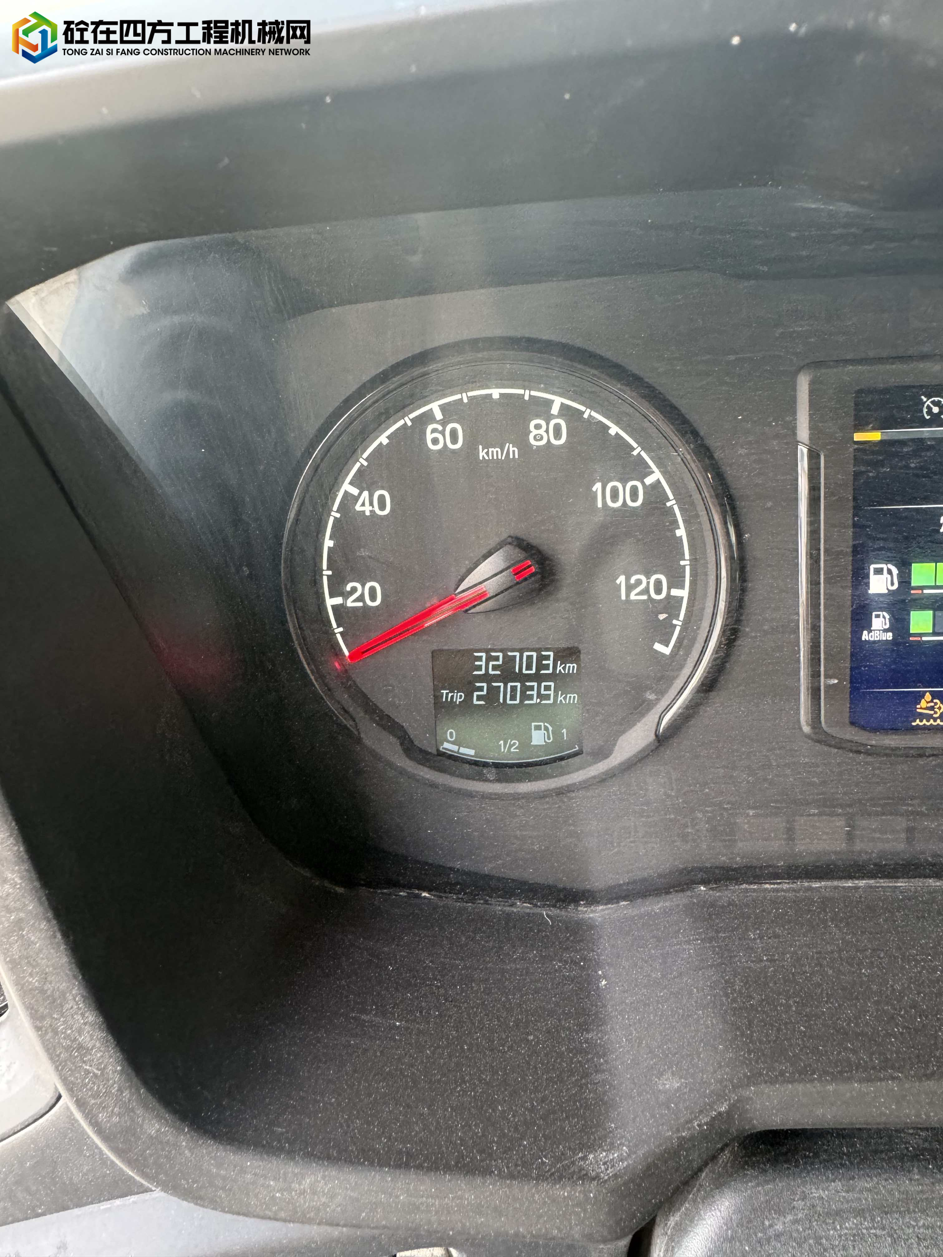 https://images.tongzsf.com/tong/truck_machine/20250707/1686b63bf0740a.jpg