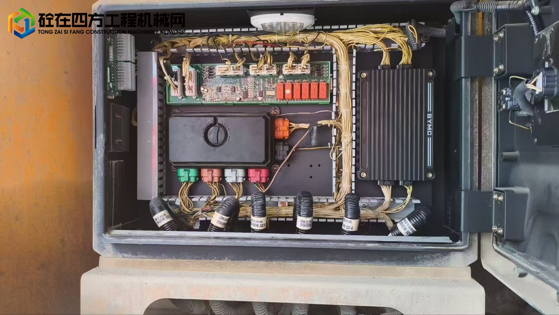 https://images.tongzsf.com/tong/truck_machine/20250731/1688b21bc4f61a.jpg