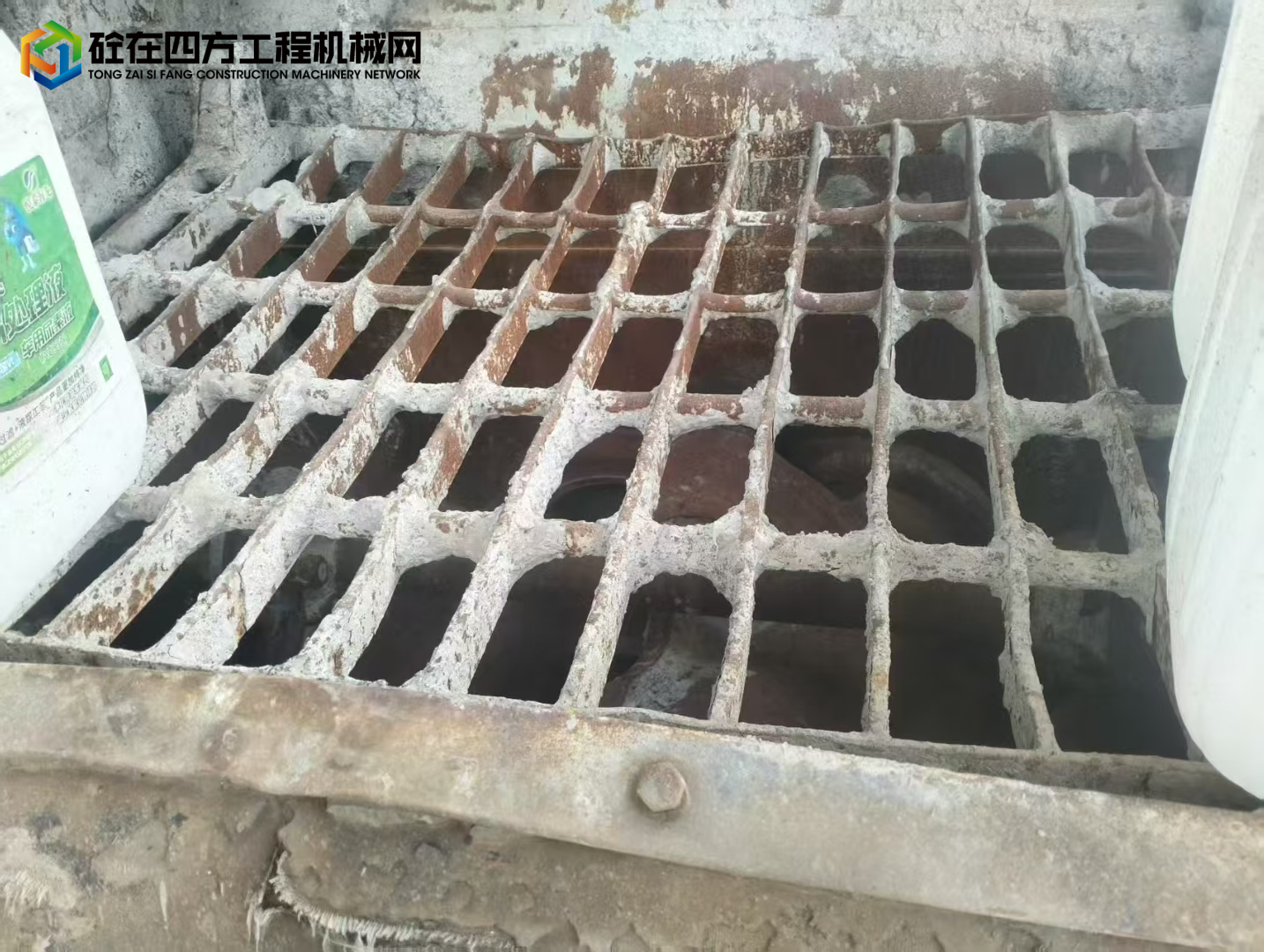 https://images.tongzsf.com/tong/truck_machine/20250802/1688dd7bfaaab6.jpg