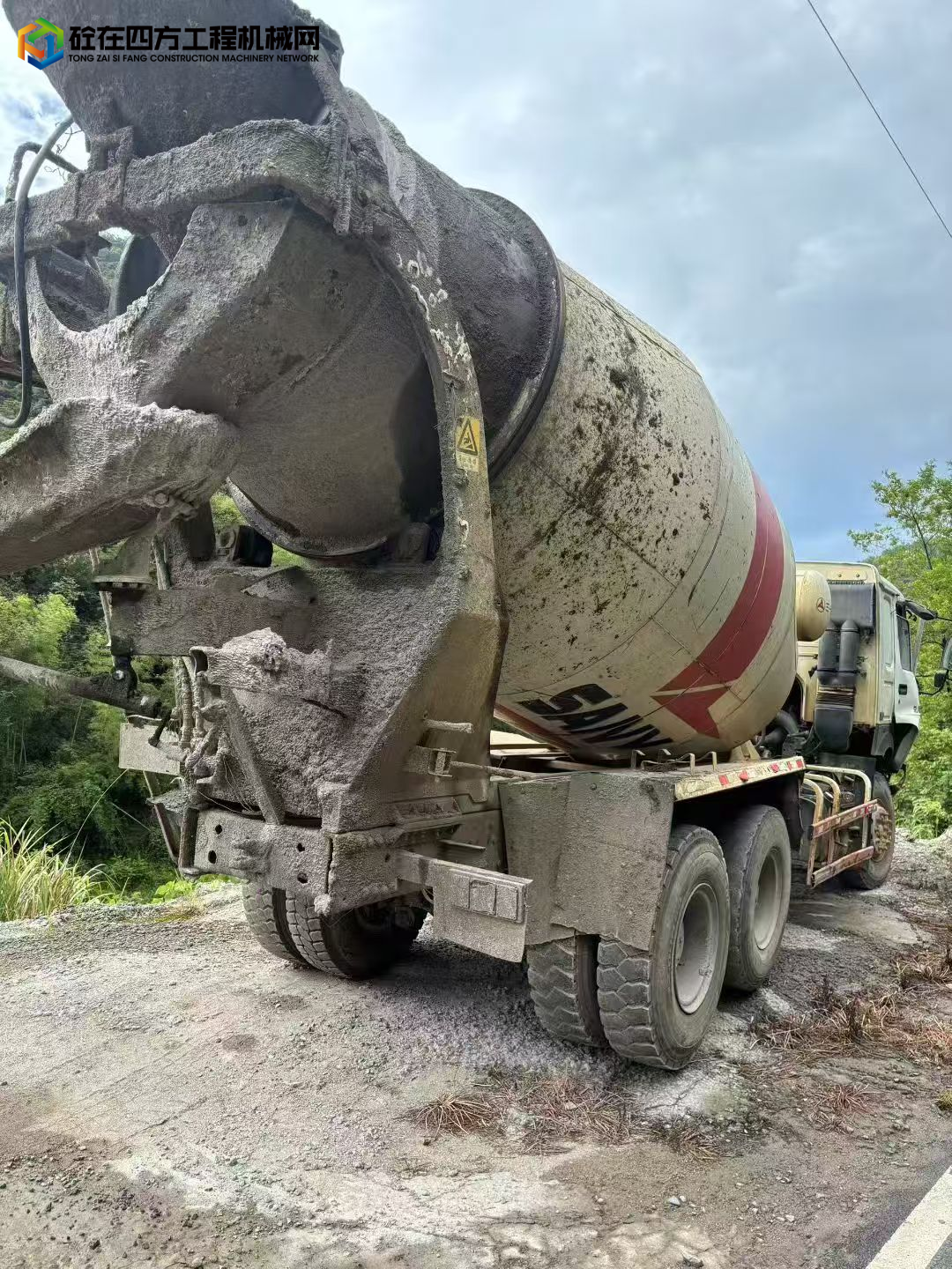 https://images.tongzsf.com/tong/truck_machine/20250815/1689e9f0b7bf98.jpg