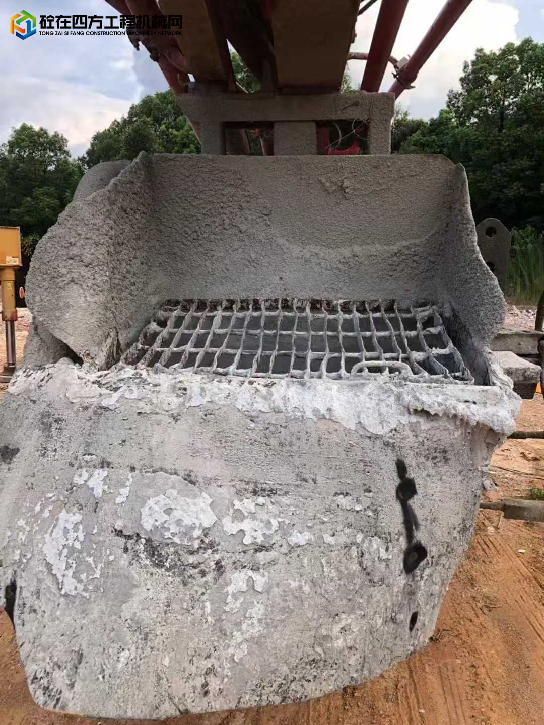 https://images.tongzsf.com/tong/truck_machine/20250818/168a2e6ec45f20.jpg