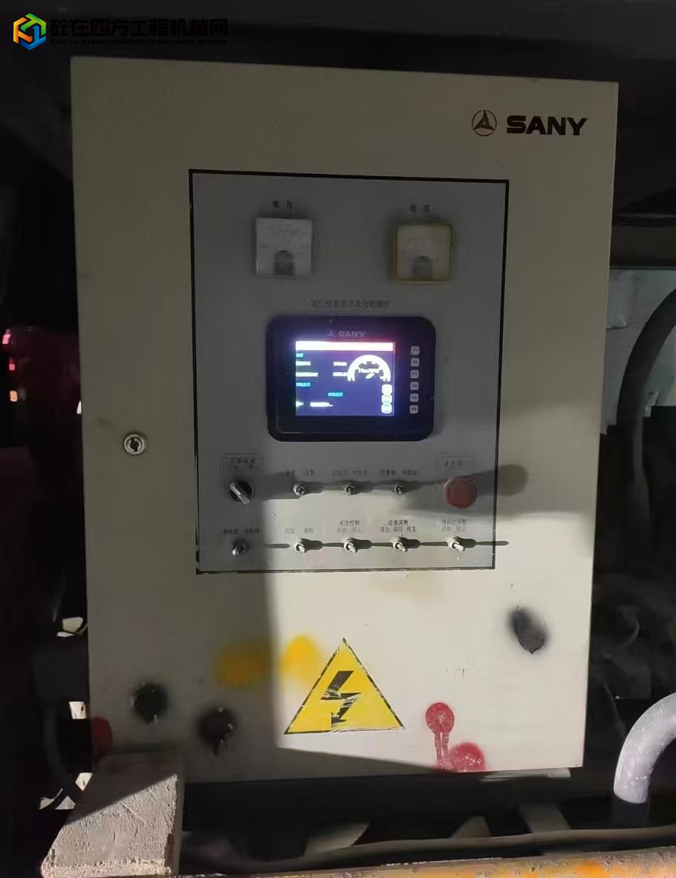 https://images.tongzsf.com/tong/truck_machine/20250825/168ac1b565a9f4.jpg