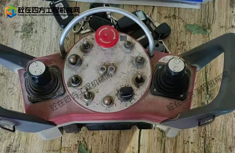 https://images.tongzsf.com/tong/truck_machine/20250911/168c2622143a78.jpg