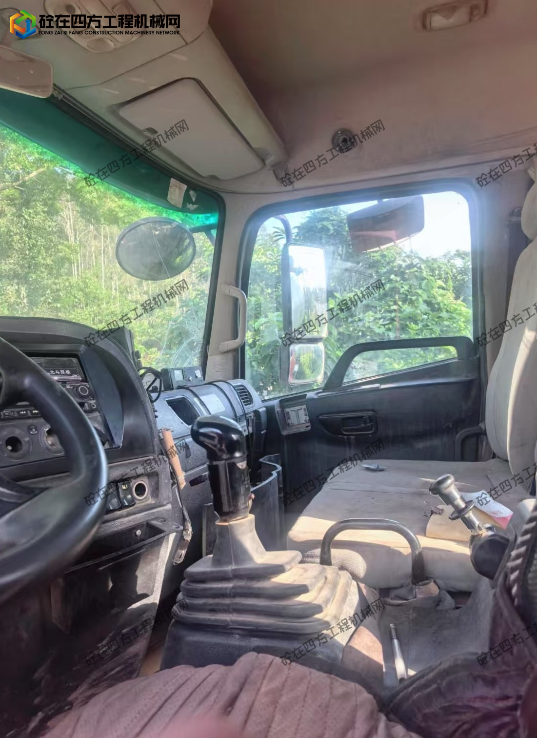 https://images.tongzsf.com/tong/truck_machine/20250929/168da2f7cc8181.jpg