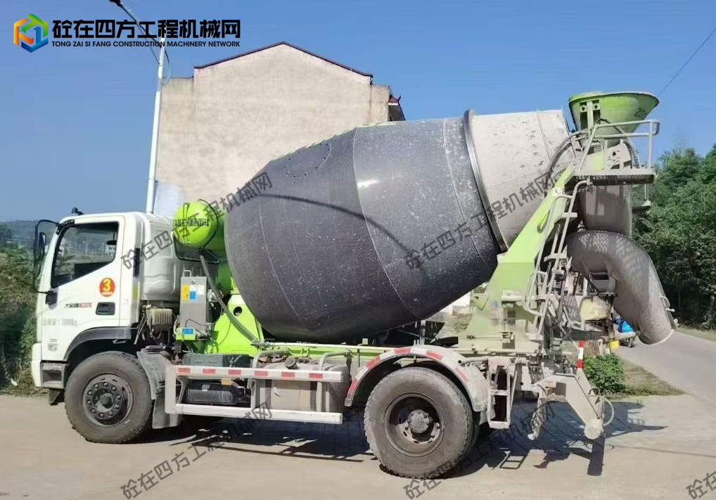 https://images.tongzsf.com/tong/truck_machine/20251008/168e5b5bb85f4e.jpg