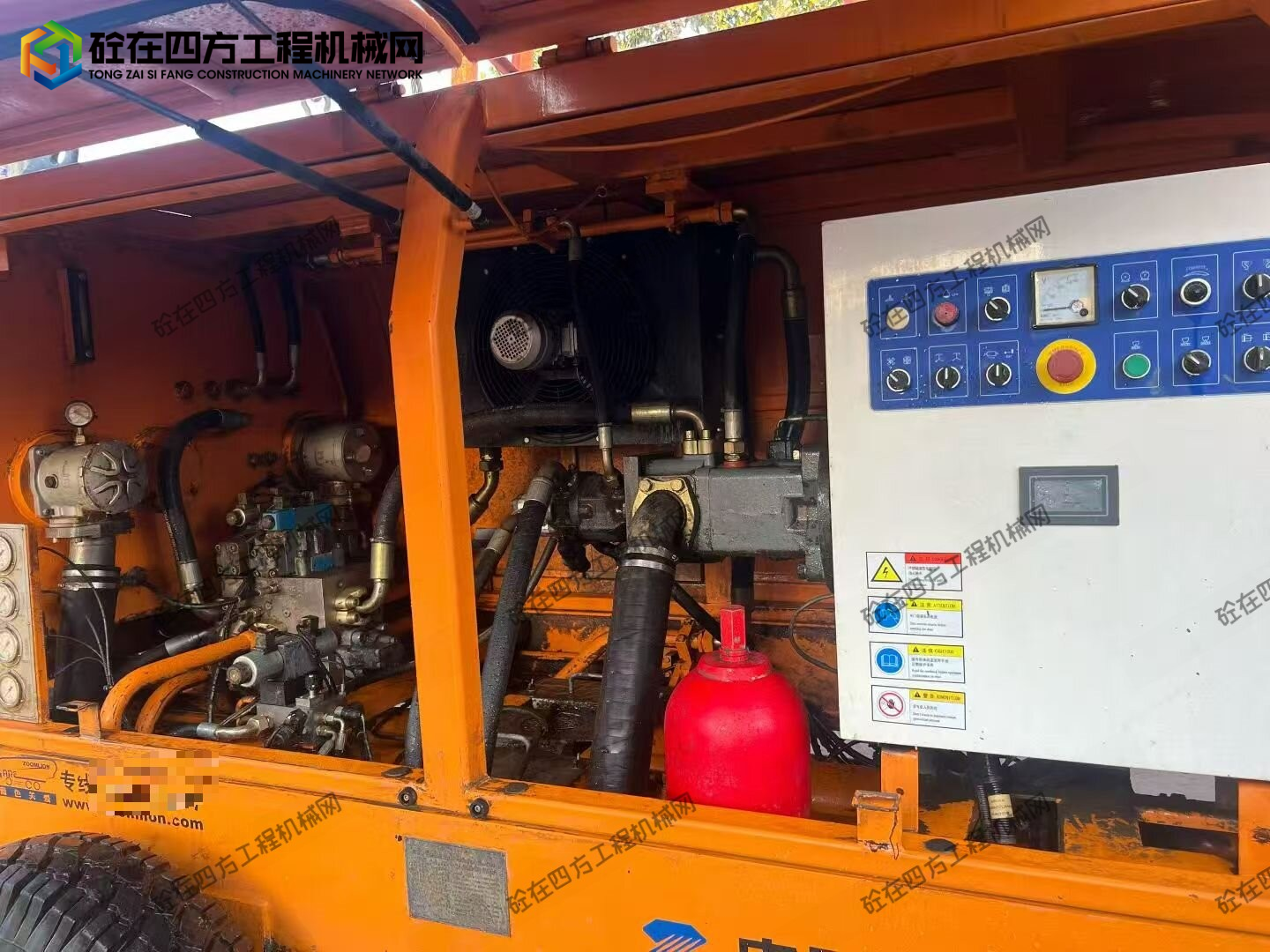 https://images.tongzsf.com/tong/truck_machine/20251009/168e71713ddd8c.jpg
