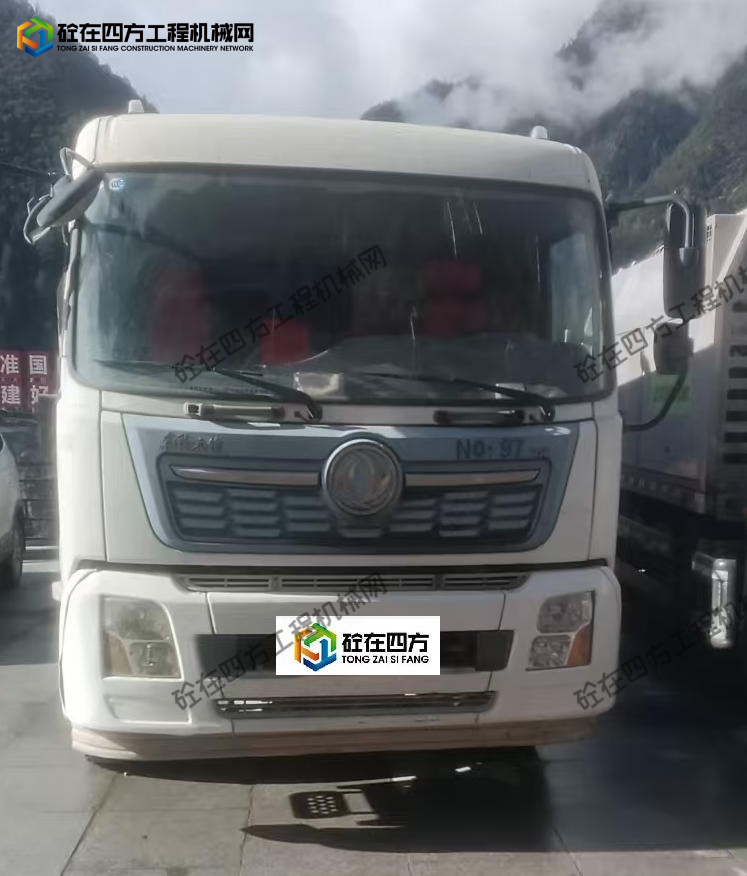 https://images.tongzsf.com/tong/truck_machine/20251014/168edfd7f221d3.jpg
