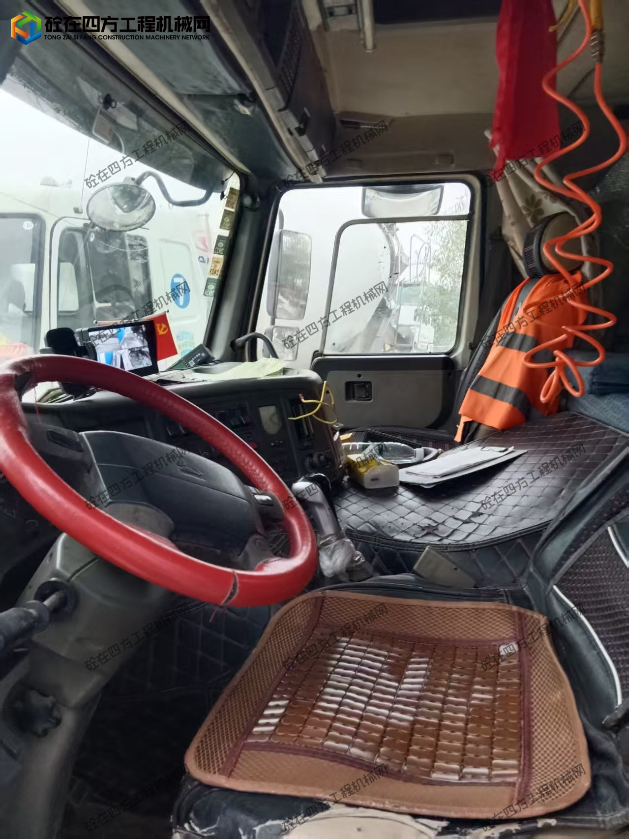https://images.tongzsf.com/tong/truck_machine/20251015/168ef14de9c4be.jpg