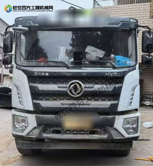 https://images.tongzsf.com/tong/truck_machine/20251124/16923cdf6bebd4.jpg