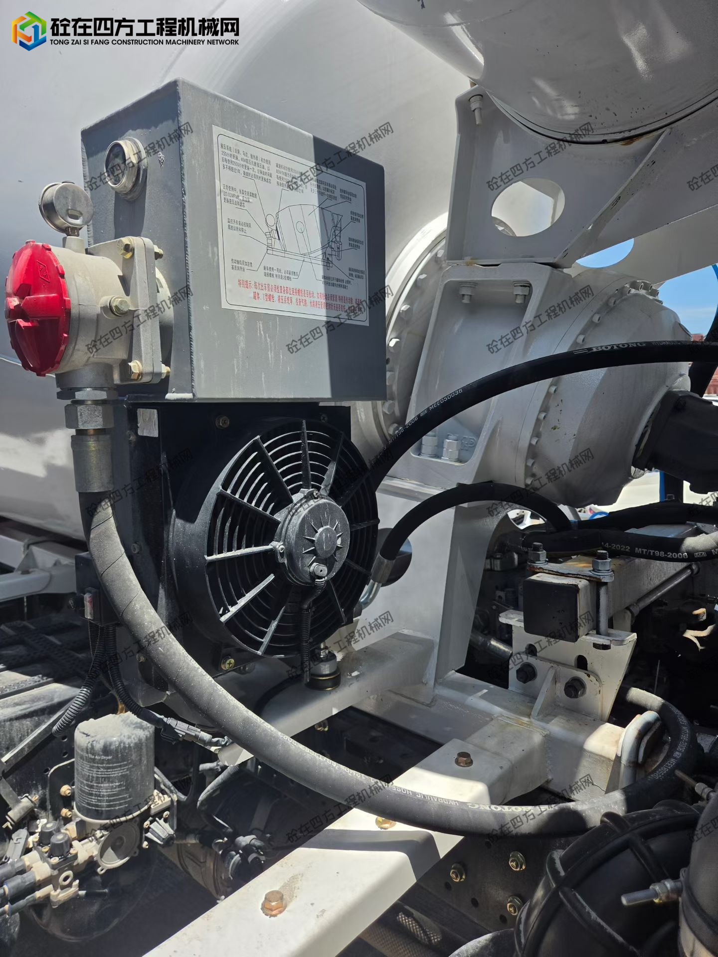 https://images.tongzsf.com/tong/truck_machine/20260520/16a0d6b7e04323.jpg