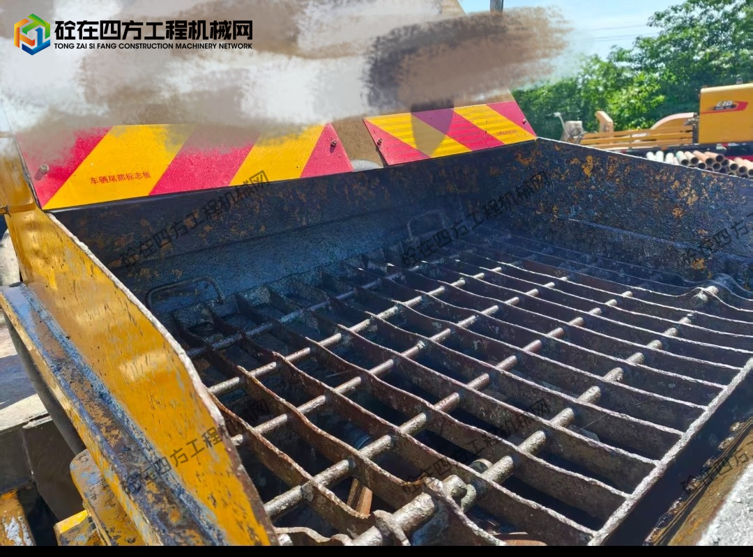 https://images.tongzsf.com/tong/truck_machine/20260811/16a7aeada4f1c5.jpg